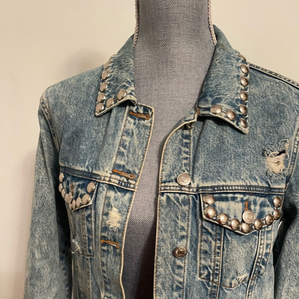 Forever 21 Light Blue Studded Denim Jacket. Size Small - Picture 10 of 15